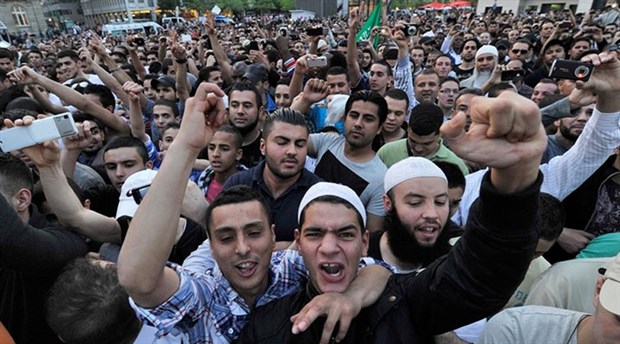 radikal-islam-ve-neonazizm-arasinda-sikisan-avrupa-demokrasisi-651513-5
