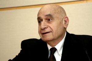 Peter L. Berger (1929–2017), Avusturya doğumlu Amerikalı sosyolog ve teologdu. Modern sosyolojiye özellikle din sosyolojisi ve bilgi sosyolojisi alanlarındaki katkılarıyla tanındı. Toplumsal gerçekliğin insanlar tarafından inşa edildiği fikrini sistematik biçimde geliştiren kuramcı olarak büyük etki yarattı.